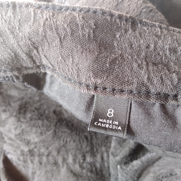 NWOT Simply Vera by Vera Wang woman's size 8 black floral pattern denim capris - Picture 7 of 7